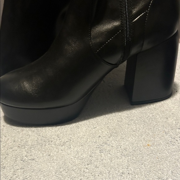 Sleek Black Heeled Boots for Women - Picture 6 of 9